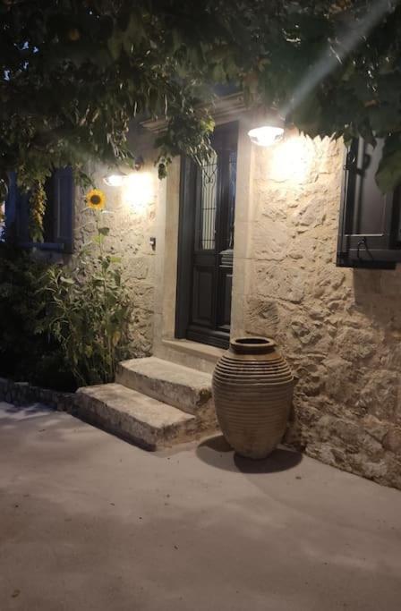 Villa Aiolia Kondoyenádha Exterior foto